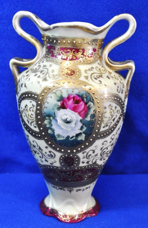 1920s MIKADO DAISY STAMP JAPAN HP ROSE MEDALLIONS VASE: The AEAA is very pleased to present this stunning 1920s hand painted Rose Medallions, gilt beaded, small base ovoid vase, finished in a lovely cream ground, with great maroon accenting. Our vase featu