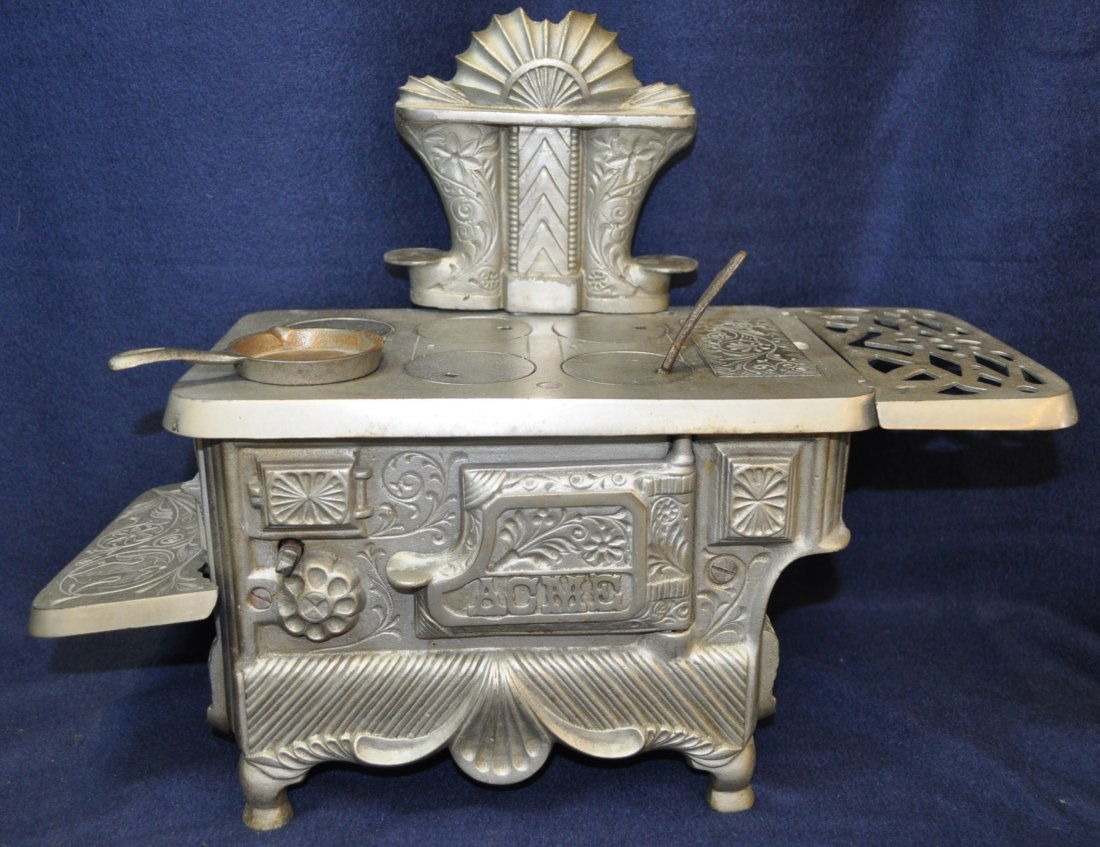 ANTIQUE ACME SALESMANS SAMPLE STOVE 1915 (1 of 10)