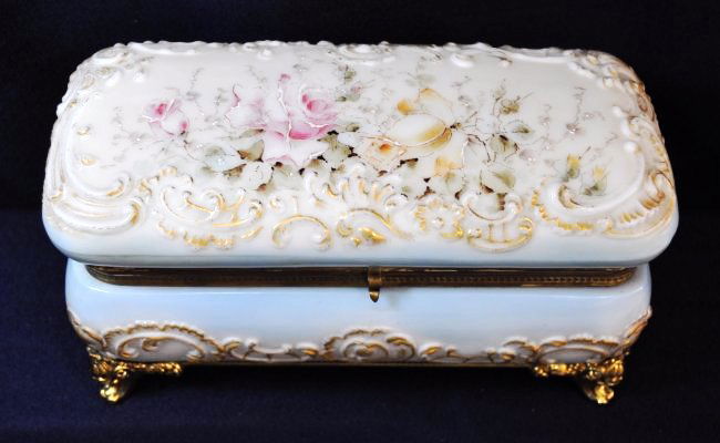 1896 RARE WAVE CREST SIGNED GIANT FOOT ORMOLU GLOVE BOX (1 of 8)