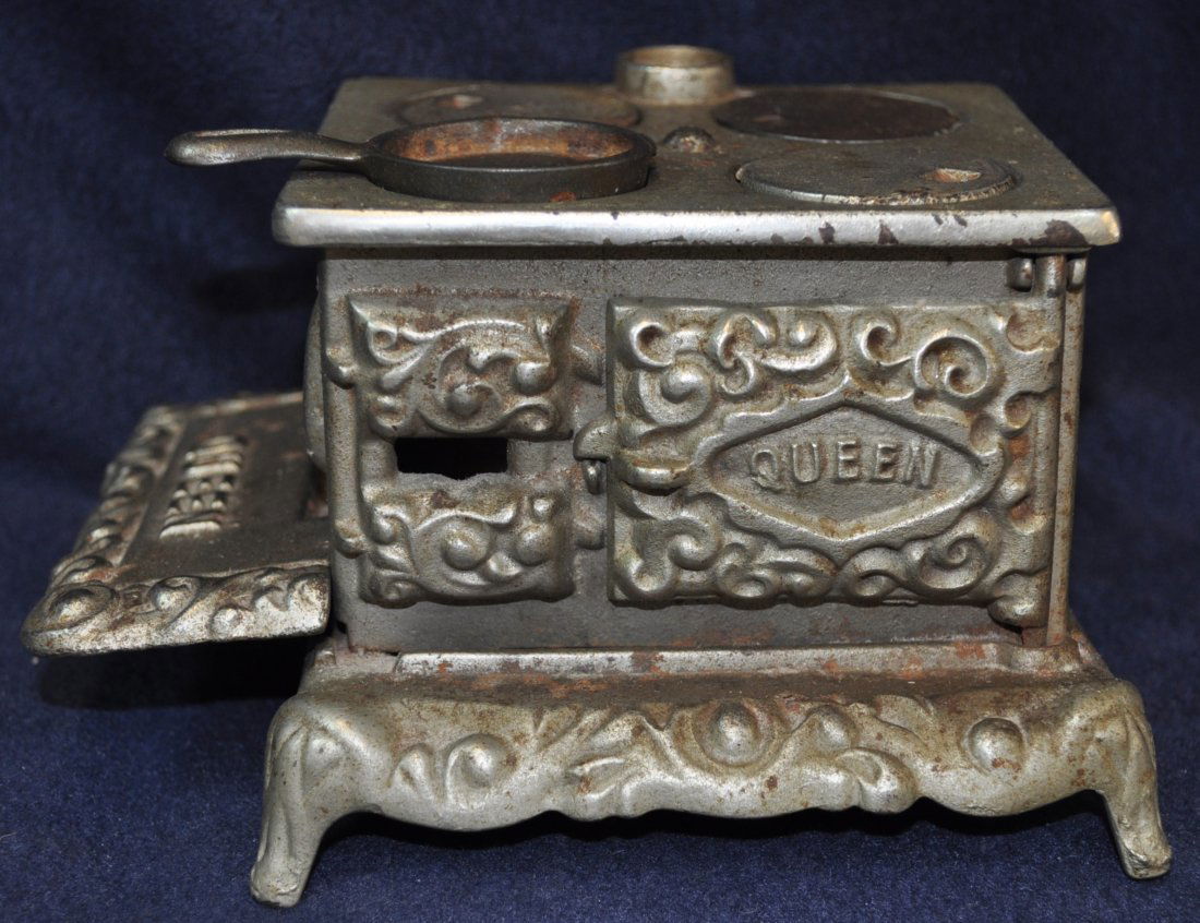 QUEEN WOOD BURNING STOVE SALESMAN SAMPLE 1900 (1 of 10)