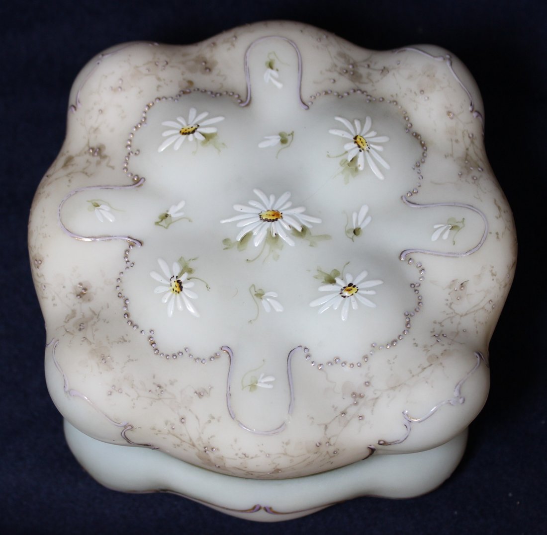 1896-98 RARE SGND WAVE CREST SQUARE PUFFY NECKLACE BOX (1 of 8)