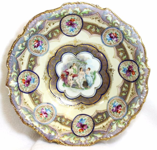 RARE GERMAN / AUSTRIAN EXPORT NIPPON NUDE TRANSFER BOWL: The AEAA is very proud to present this fantastic and RARE pre-1921 hand-painted Nippon NUDE transfer and floral (8) medallion bowl, finished in a cream & rare light lavender grounds. This incredible l