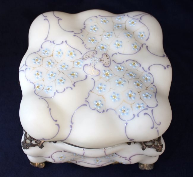 1896-98 RARE HP WAVE CREST GIANT EGG CRATE FOOTED BOX (1 of 10)