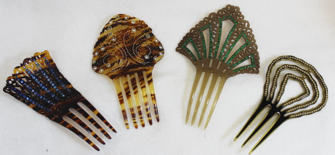 CELLULOID COMBS 4 PCS 1 QUEEN ELIZABETH SPANISH (1 of 5)