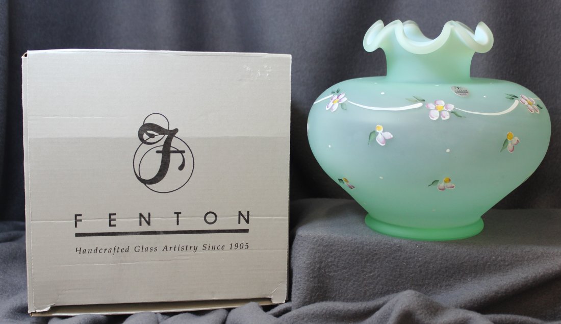 1990-95 FENTON SEA GREEN SATIN HP #6479 GE VASE NIB! (1 of 8)