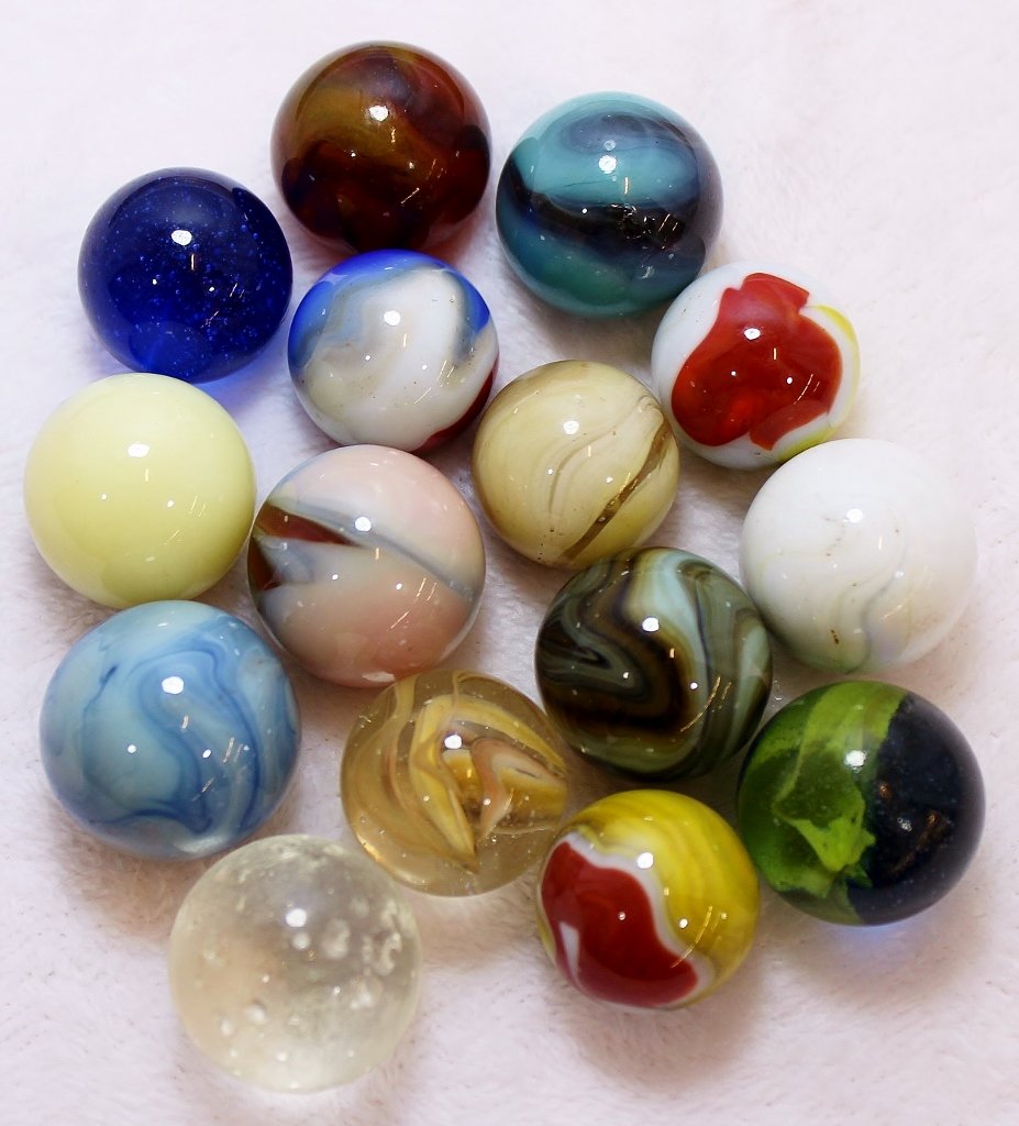 1890s-1930s HAND BLOWN, CANE CUT, MACHINE MADE MARBLES (1 of 5)