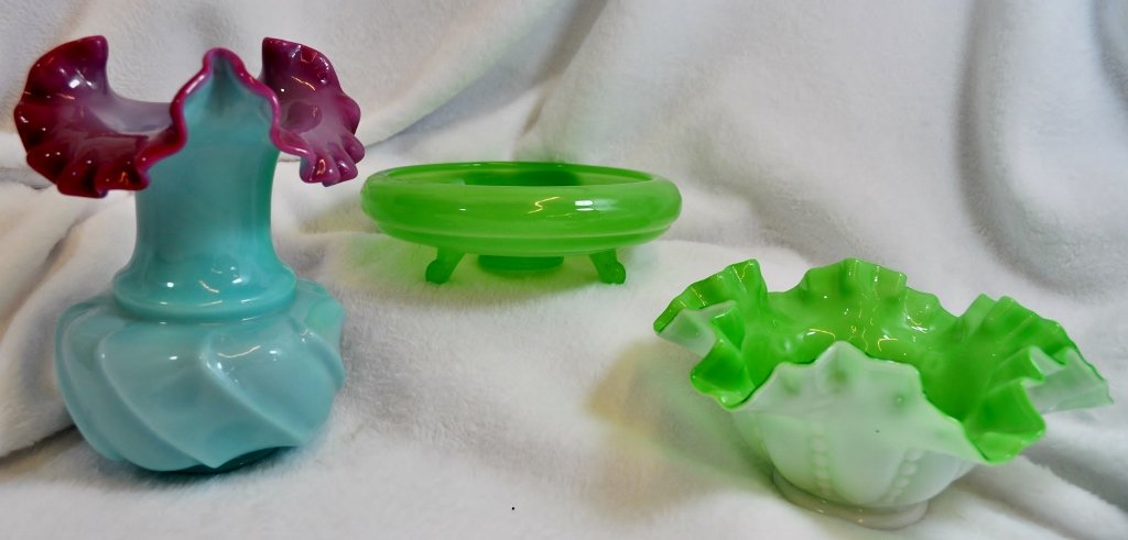 1955 RARE FENTON TURQUOISE LILAC WAVE CREST VASE, BOWLS (1 of 8)