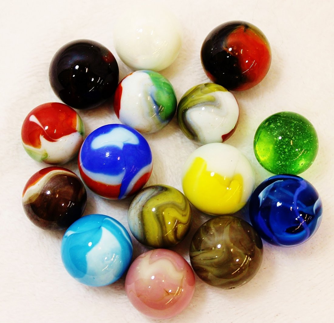 1890s-1930s HAND BLOWN, CANE CUT, MACHINE MADE MARBLES (1 of 4)