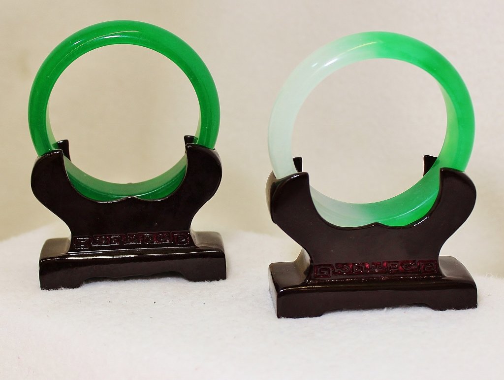 1930S CHINESE MID REPUBLIC PD JADEITE BANGLE BRACELETS. (1 of 7)