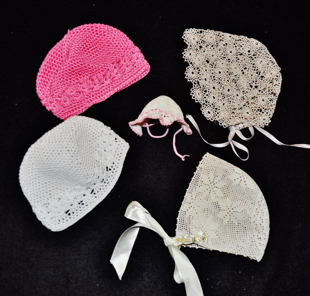 HAND CROCHETED TATTED BONNETS & HATS 6 PCS CHRISTENING (1 of 5)