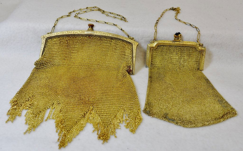 1915-25 SGND WHITING & DAVIS FLAPPER GOLD MESH PURSES (1 of 8)