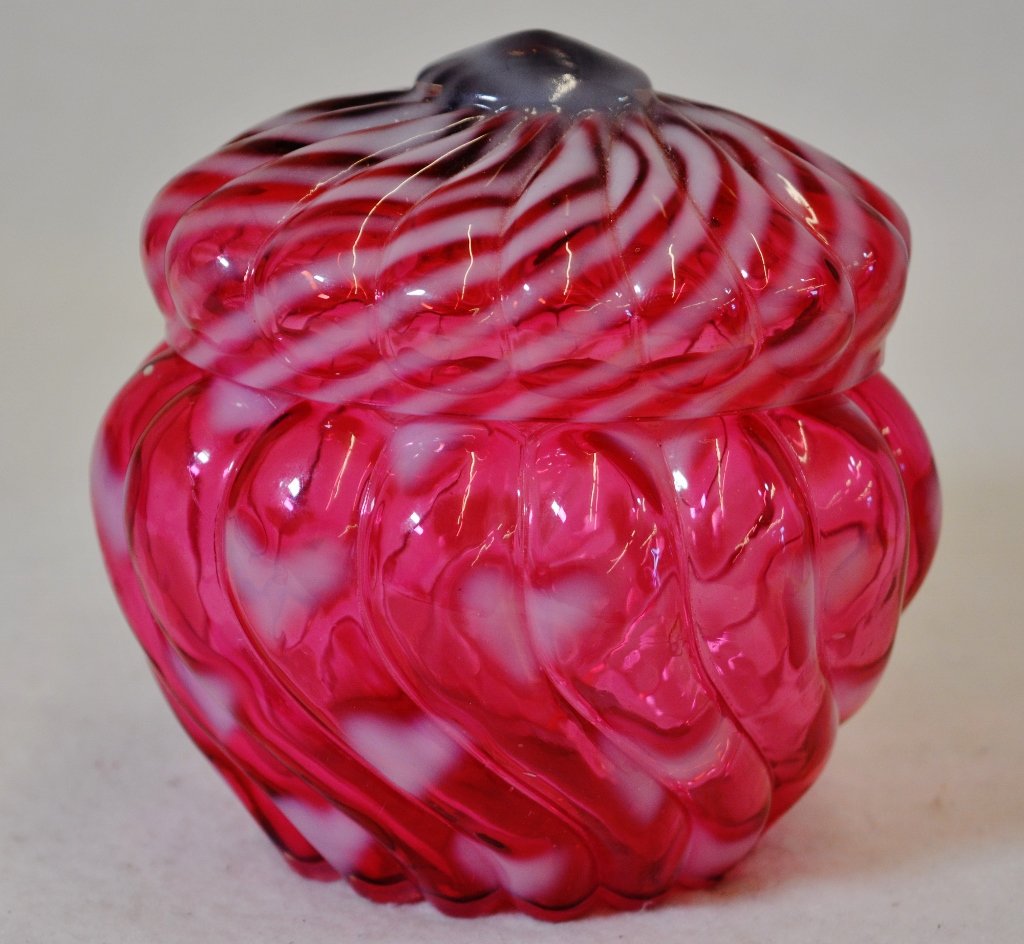 1992 FENTON LTD CRANBERRY OPALESCENT SWIRL HEART BOX (1 of 6)