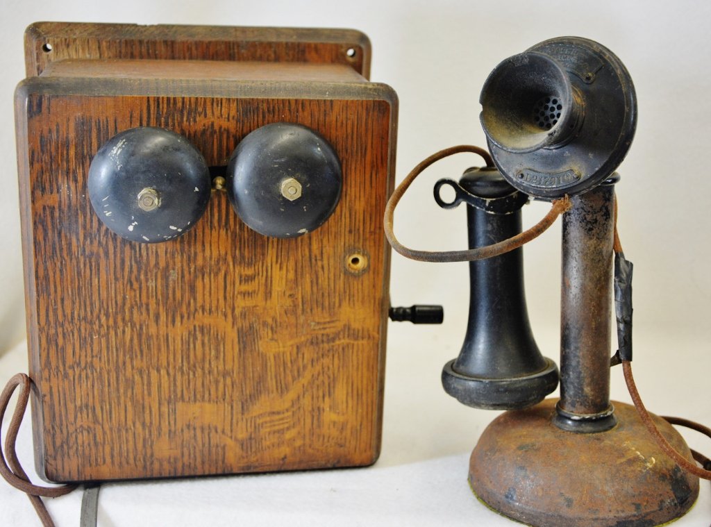 ANTIQUE C1900 MONARCH  CRANK PHONE (1 of 8)