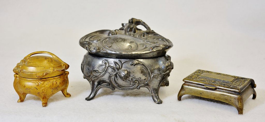 1930s ALLOY GERMAN RING, LADIES FOOTED TRIKET BOXES (1 of 6)