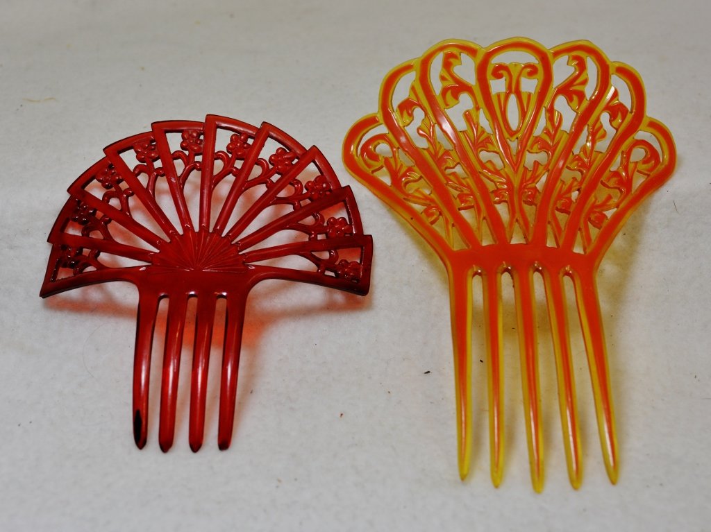 1930s PR FINE EXTRUDED 4 TINE CELLULOID MANTILLA COMBS (1 of 4)