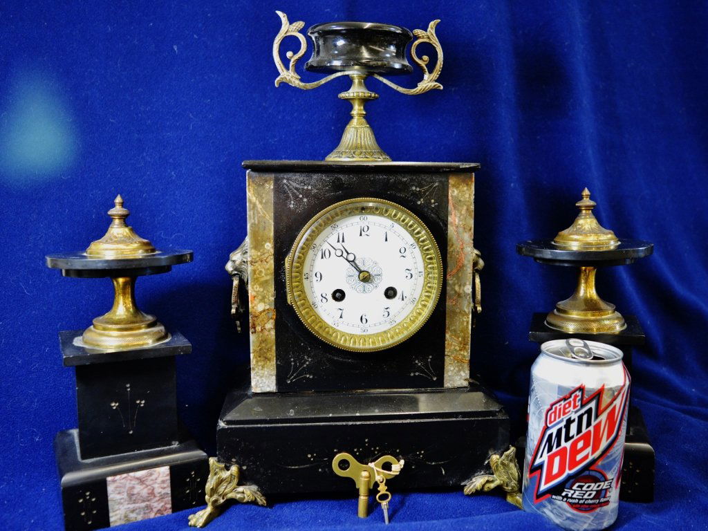 ANTIQUE 1900 FRENCH MANTLE CLOCK W MATCHING GARNITURES (1 of 8)