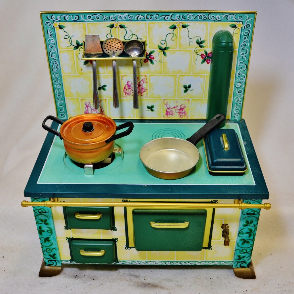 VINTAGE GERMANY DOLL KITCHEN STOVE WITH UTENSILS (1 of 6)