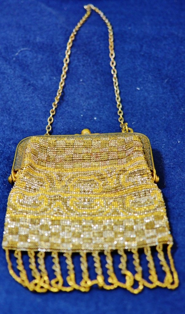 ANTIQUE 1920 FRENCH GEOMETRIC FLAPPER PURSE MICRO BEAD (1 of 5)