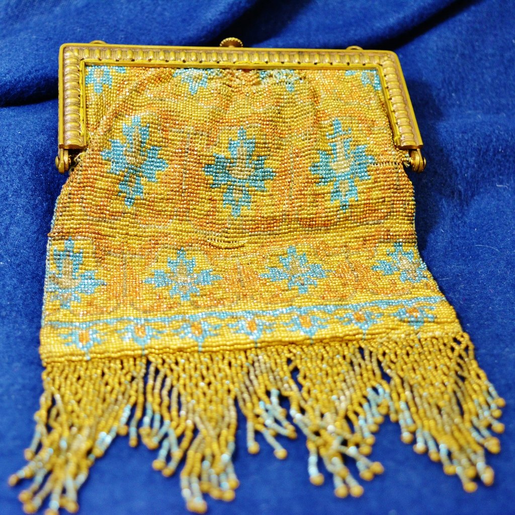 ANTIQUE FRENCH 1920 MESH INLAID GOLD FLAPPER PURSE (1 of 6)