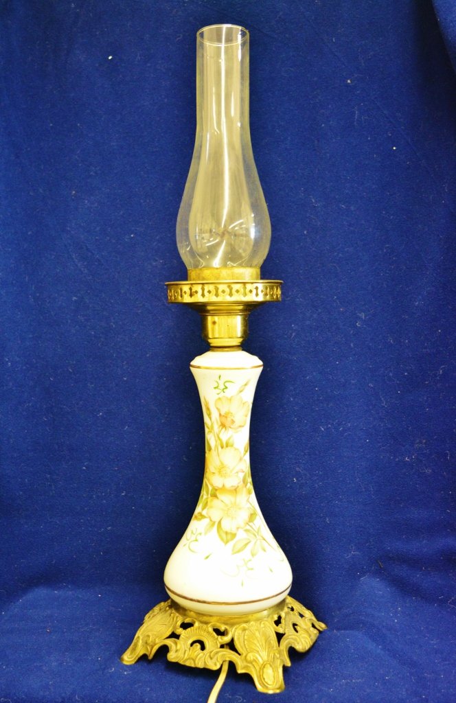 1950s FENTON HD PAINTED FLORAL HURRICANE ELECTRIC LAMP (1 of 6)