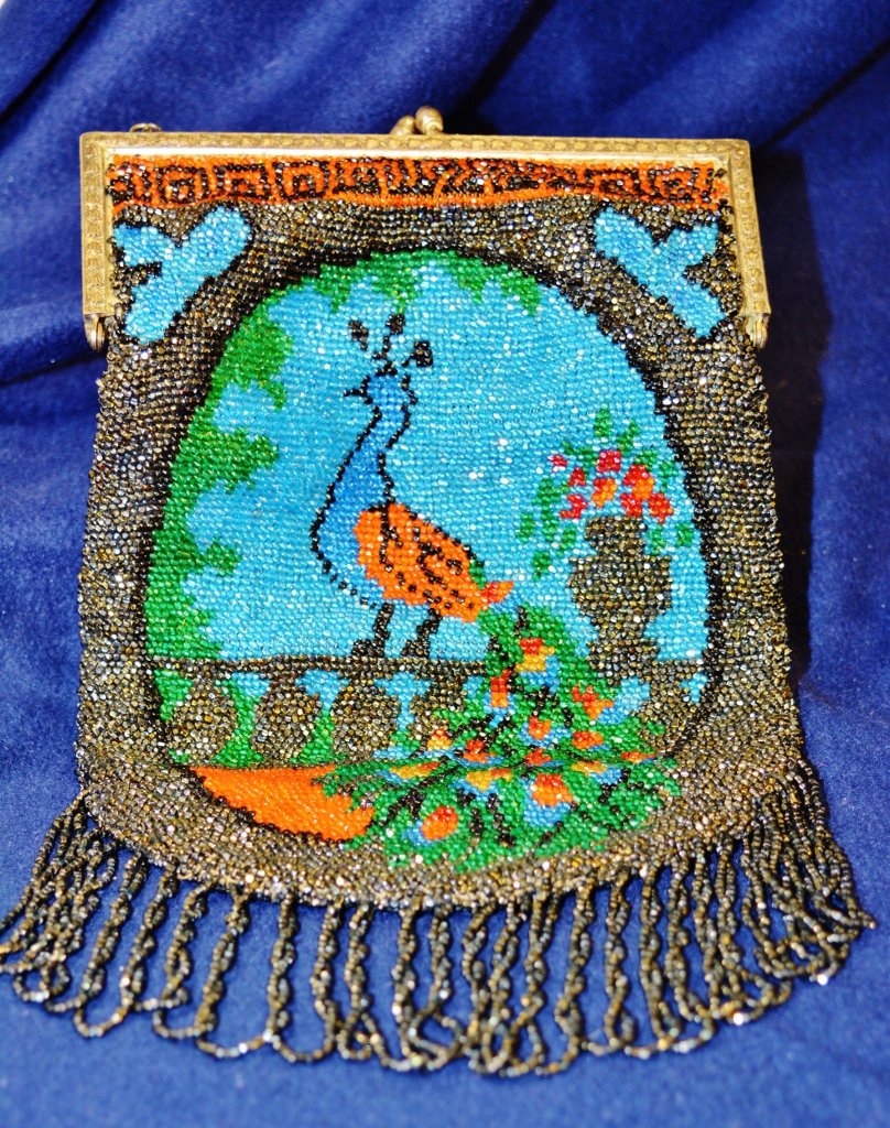 ANTIQUE 1920 BEADED PEACOCK PURSE 5 COLORS (1 of 6)