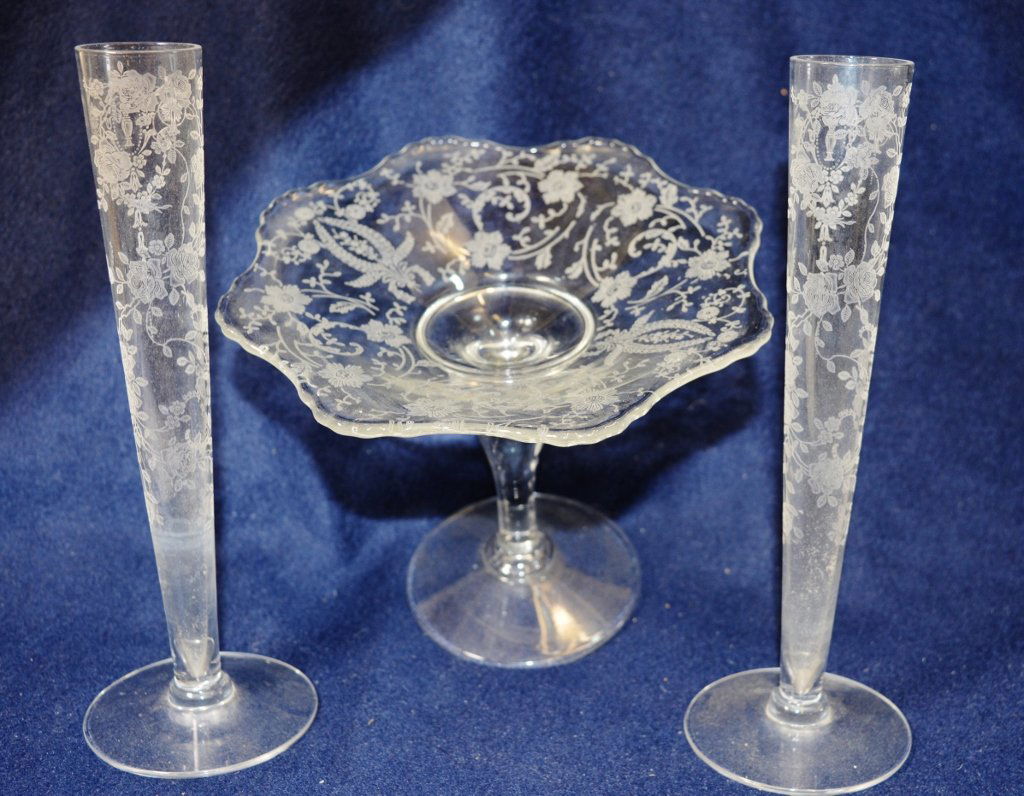 1920s DEPRESSION FLORAL ETCH TAZZA & MATCHING BUD VASES: WE SHIP! The AEAA is pleased to present this lovely trio of 1920s-1930s Depression era etched crystal pieces. We have two matching rose etched champagne bud vases, and a special floral wreath etched T