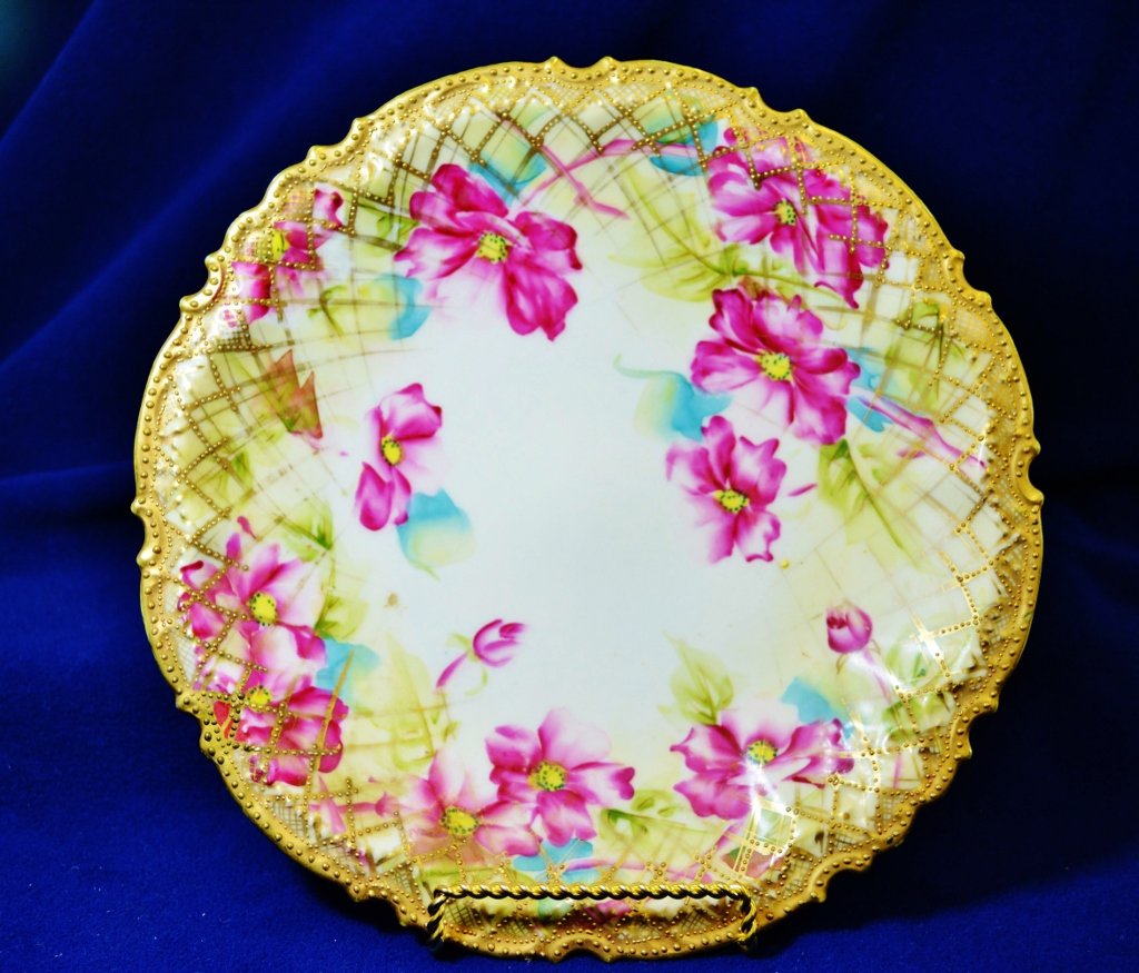 RARE PRE-1921 NIPPON EMBOSSED STAR HP MAPLE LEAF PLATE (1 of 6)