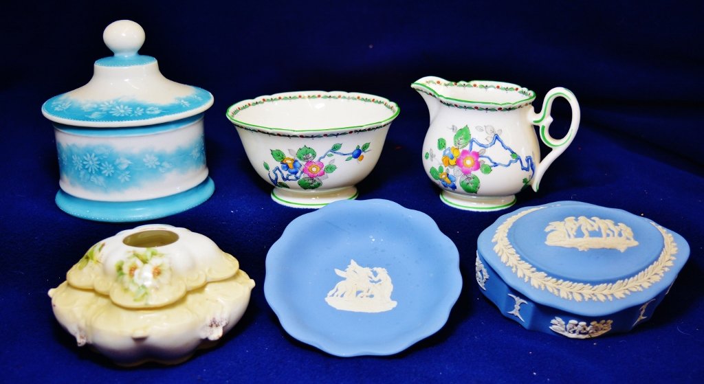 1930-70s WEDGWOOD, SHELLEY, DELPHA CASTLE PORCELAIN PCS: WE SHIP! The AEAA is very proud to present this handsome lot of vintage 1930s-1970s hand painted and carved porcelain items, including (2) 1970s blue Wedgwood scened turtle shape trinket box and pin d