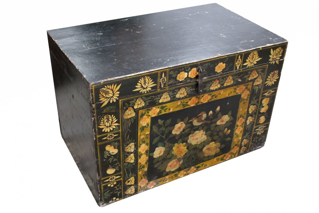 Early 20th C. Chinese Lift Lid Trunk with floral motif: Early 20th C. Chinese Lift Lid Trunk with floral motif/birds throughout. Dimensions: 22 x 33 x 20 inches.