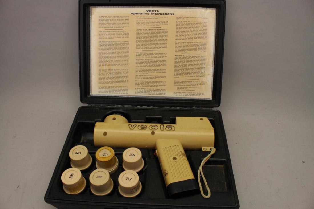 Vectra Radio Direction Finder w/ Case (1 of 2)