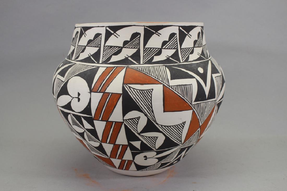 Acoma New Mexico Pueblo Jar (1 of 5)