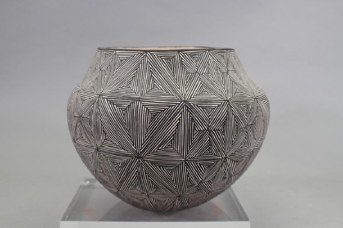 L Antonio, Signed Acoma New Mexico Pottery Vase (1 of 4)