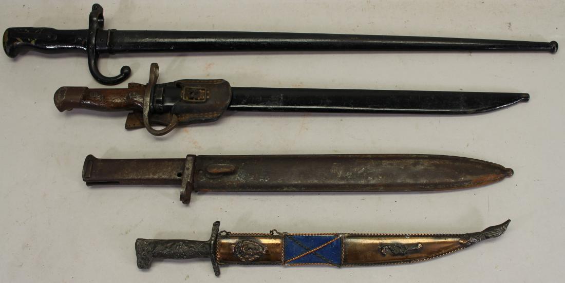 Collection of (4) Knives w/ Sheath (1 of 3)