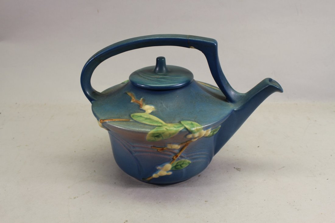 Roseville Snowberry Pattern Tea Pot (1 of 4)