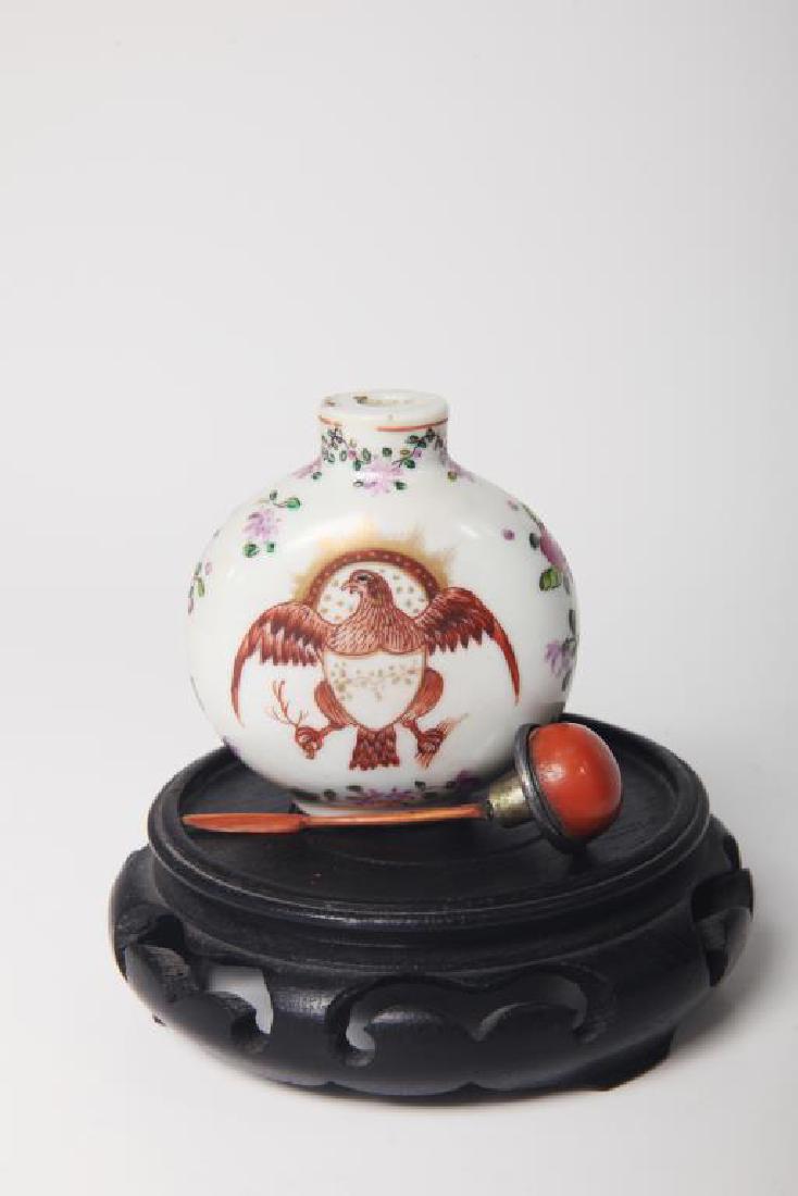 Chinese Export  Porcelain Snuff Bottle (1 of 2)