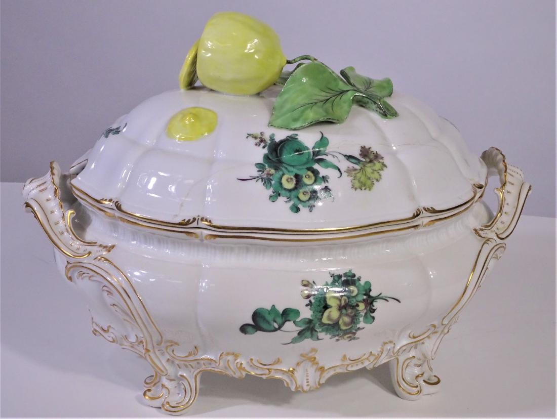 Large Porcelain Soup Tureen, Lemon Finial: Large Porcelain Soup Tureen