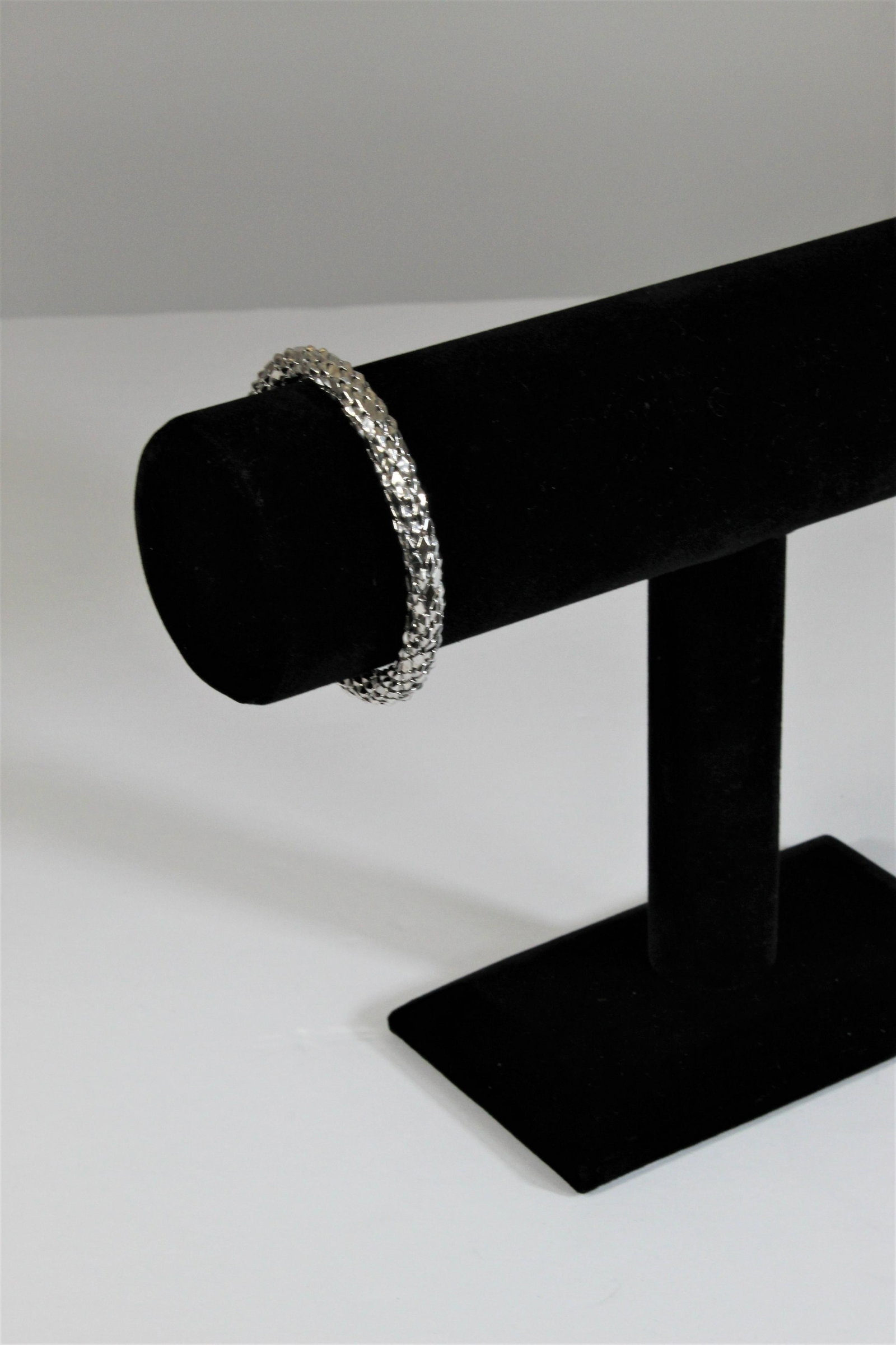 Ladies 14k White Gold Chain Bracelet 12.4 Grams: 14k White Gold Chain Bracelet. Size: 6 7/8 in. 12.4 Grams.