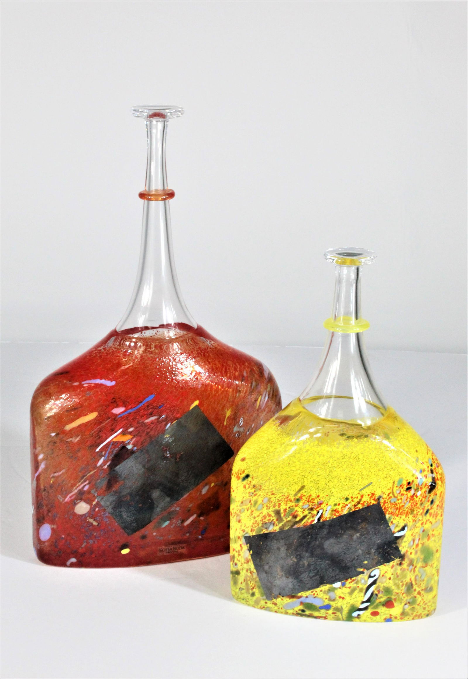 Pair of Bertil Vallien for Kosta Boda, Vases: Two Kosta Boda glass vases, designed by Bertil Vallien. The smaller vase is numbered 89252 and is signed B. Vallien on underside. The larger vase is numbered 89725 on underside and signed Artist Coll,