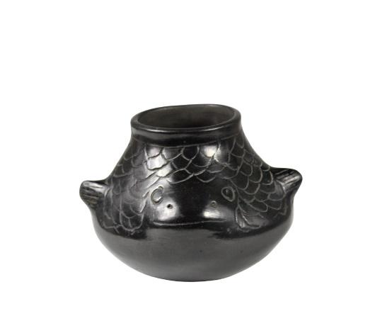 Mexican Blackware Fish Effigy Jar: Charming black on black Mata Ortiz fish effigy pottery vessel with polished sheen and incised decoration by Lidia Renteria, signed Lidia Re on bottom. Mata Ortiz pottery is a recreation of the Mogollo