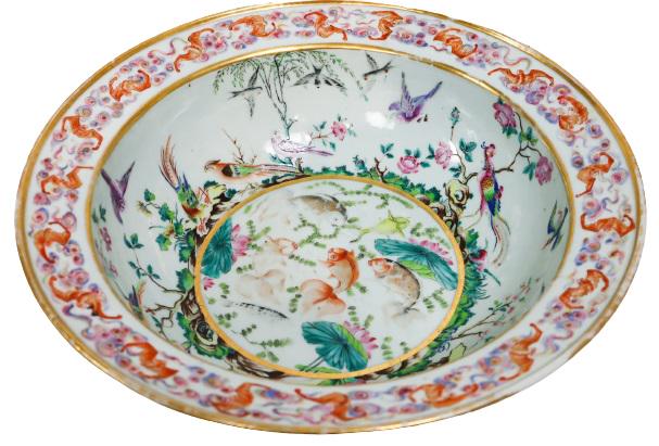 Chinese Famille Qing Dynasty Bowl (1 of 4)