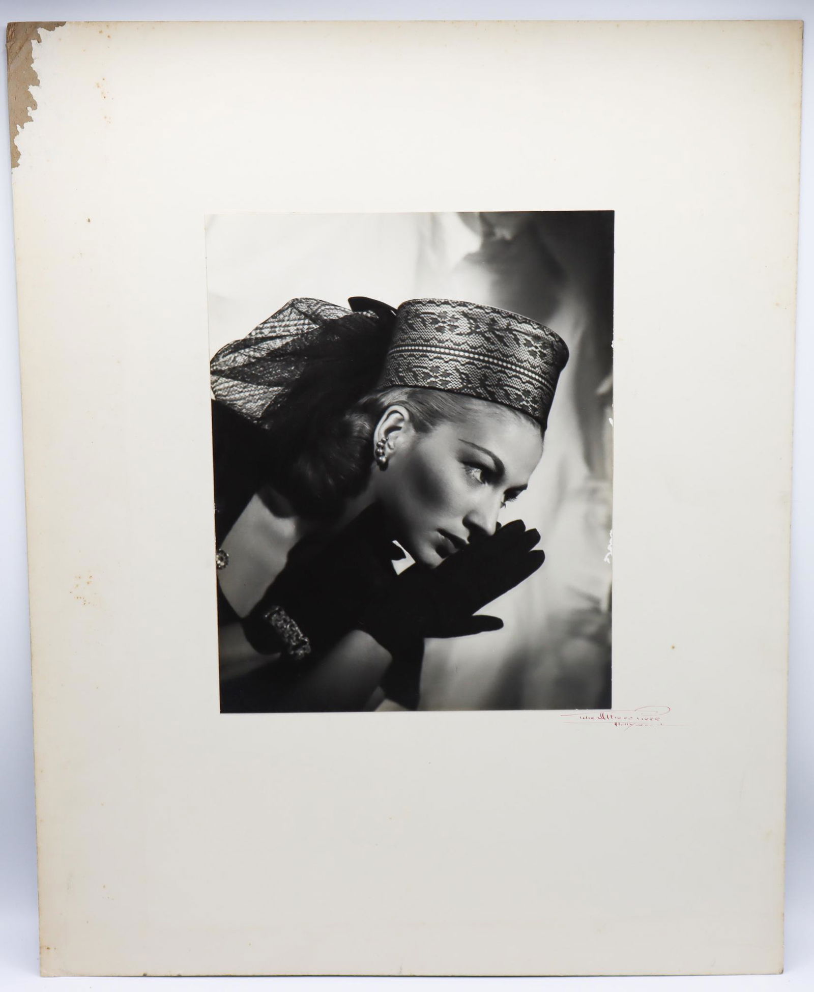 Photo of Lauren Bacall in Her Early Years (1 of 4)