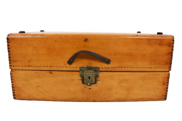 Beautiful Antique Wood Dovetail Box (1 of 7)