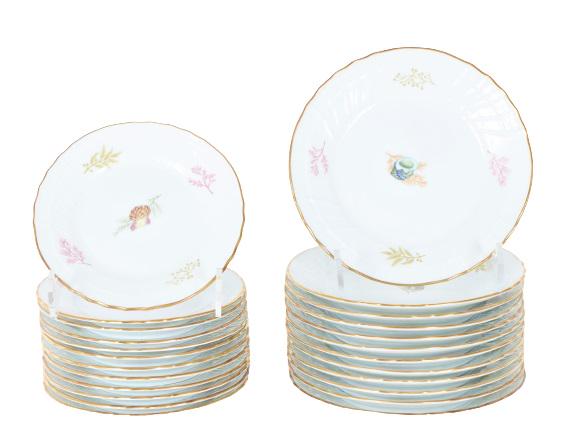 Set of (24) Richard Ginori Porcelain Plates (1 of 6)