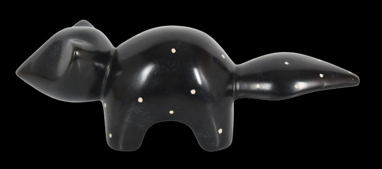 Native American Zuni Fox Sculpture, Jet (1 of 5)