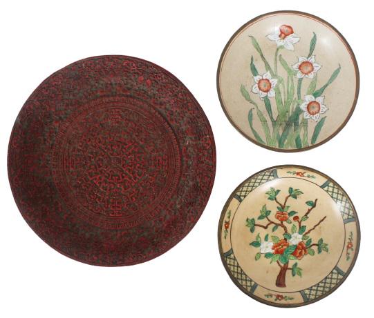 (3) Chinese Plates, Redware and Floral: (3) Chinese Plates, Redware and Floral & brass plates. Largest Size: 11 1/4 x 2 in. Location STUDIO