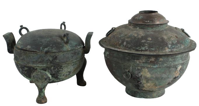 Two Chinese Archaic Bronze Lidded Vessels (1 of 17)