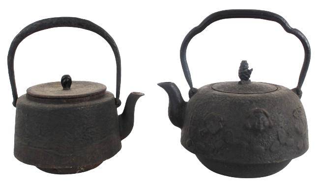Two Japanese Iron Lidded Tea Kettles (1 of 7)