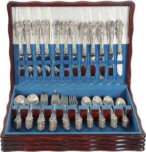 (72) Towle Sterling Silver Flatware Set 108 OZT: (72) piece set. El Grandee pattern. 12 knives, 12 soup spoons, 12 small spoons, 12 spoons, 12 salad forks, 12 dinner forks. Weight: 102.3 OZT (approx. 108 OZT with knives).Size of Largets: 8 3/4 in.