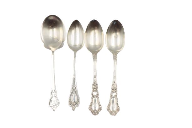 (4) American Sterling Silver Spoons 8.87 ozt: (4) American Sterling Silver Spoons 8.87 ozt(2) Gorhamsize: 8 3/4 x 2 1/21513