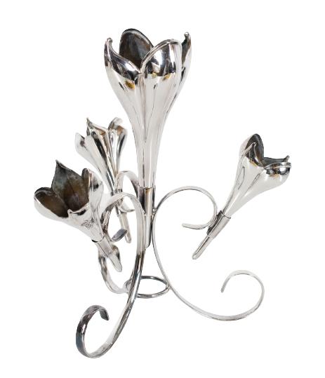 Vintage Silver Plated Tulip Epergne: Vintage Silver Plated Tulip Epergne w 4 vases.Size: 8 1/2 x 7 3/4 x 9 in.